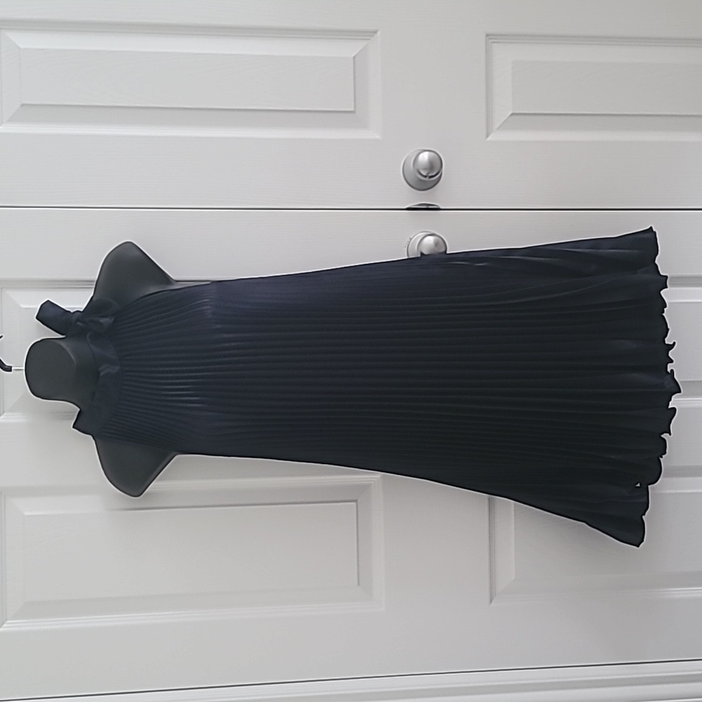 Pleated navy blue dress with removable tie waist
